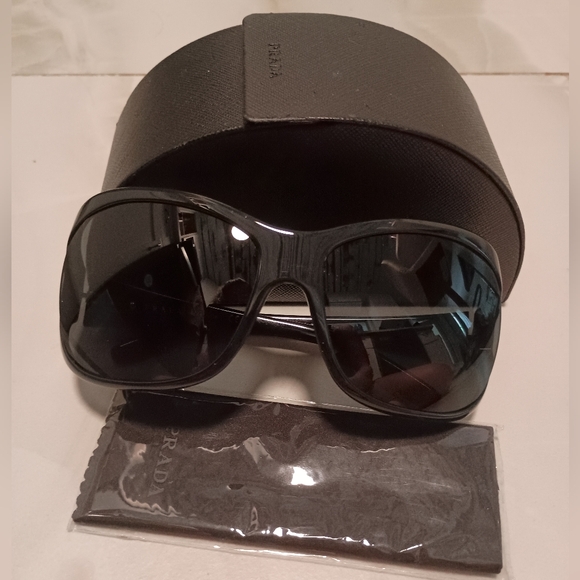 PradaPlastic Oversize Sunglasses Black - Picture 2 of 16